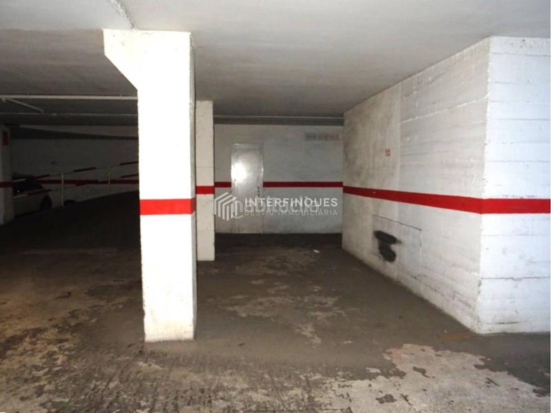 Foto a2524a72-c205-4df7-83ae-839b13473453. Autoparkplatz in Centre Badalona