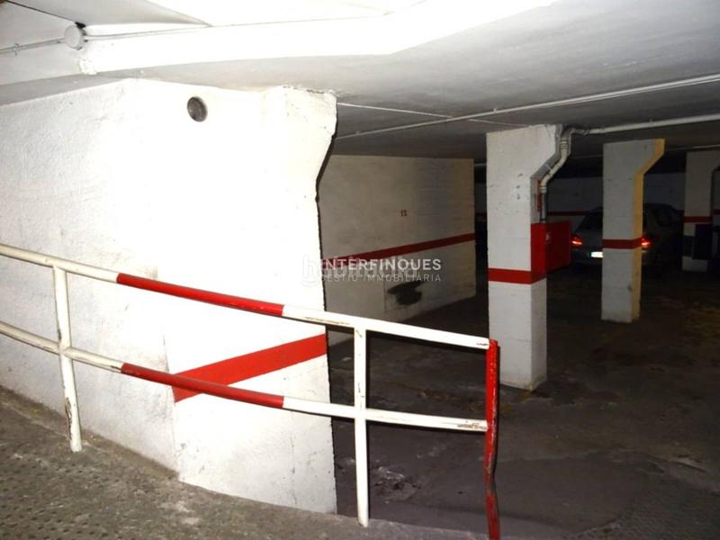 Foto ca2acfc5-99a5-473e-a9a2-065b53ea9b7b. Autoparkplatz in Centre Badalona