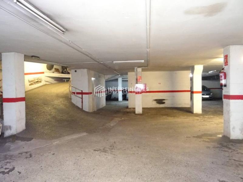 Foto e793394e-93b5-4c31-813d-4a326db06cef. Autoparkplatz in Centre Badalona