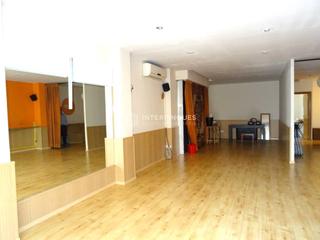 Location Local commercial  Santiago rusiñol. Local en alquiler en casagemescanyadó08911