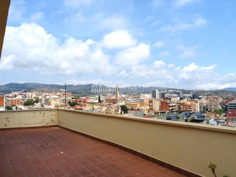Foto 3855d673-827b-4601-b967-25df602d4b4b. Penthouse with heating parking in Centre Badalona