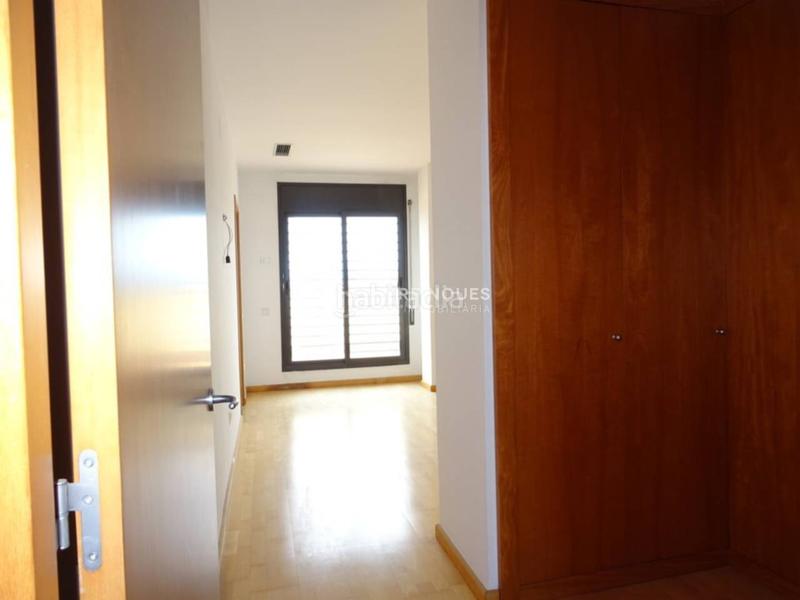 Foto 6ecadadb-9e0b-4bed-8cb6-9ba3ca17da68. Penthouse with heating parking in Centre Badalona