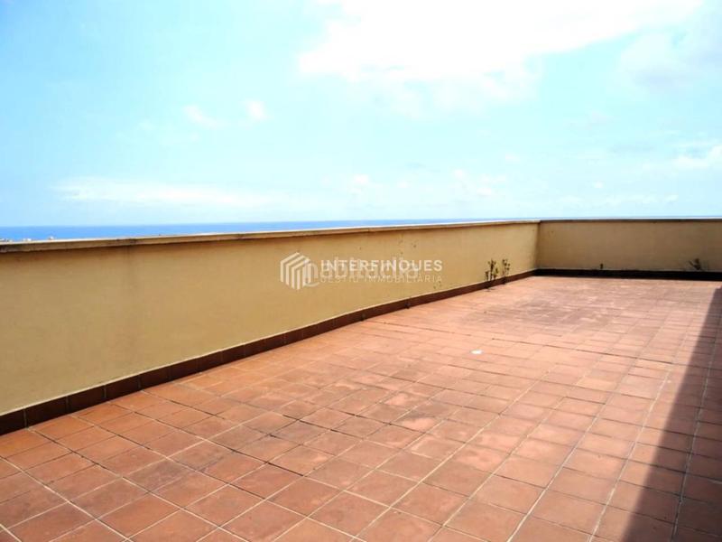 Foto 767a1ab1-2d0a-4889-a866-8e831506ef95. Penthouse with heating parking in Centre Badalona