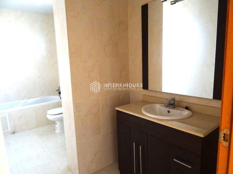 Foto aa598d89-4aef-4d94-bf5d-1b09e4092289. Penthouse with heating parking in Centre Badalona