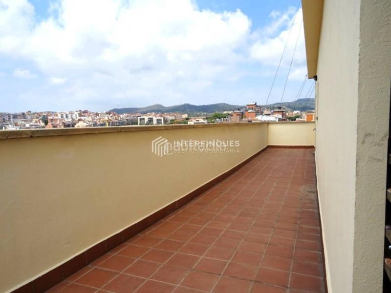 Foto c1eba6e8-9d40-43bf-8a86-ab15dd54c1a7. Penthouse with heating parking in Centre Badalona