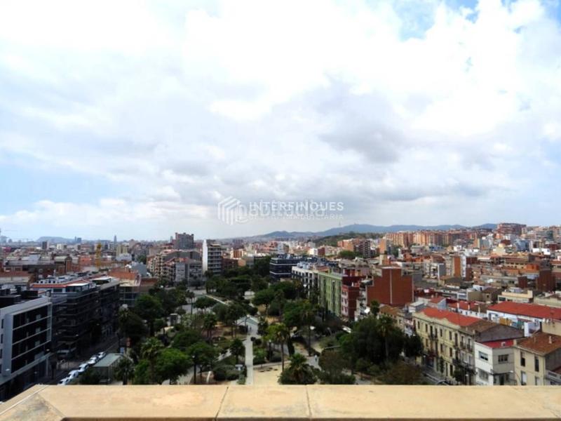 Foto d2b41bc0-9f61-450b-86e5-fa841cb8f297. Penthouse with heating parking in Centre Badalona