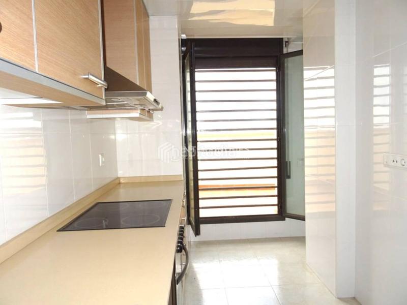 Foto efc04683-fe59-41b6-ab2c-74a1f9b33d35. Penthouse with heating parking in Centre Badalona