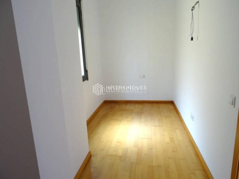 Foto fc525d94-7a7b-4c76-ae2a-7fd9a6c4f0fe. Penthouse with heating parking in Centre Badalona