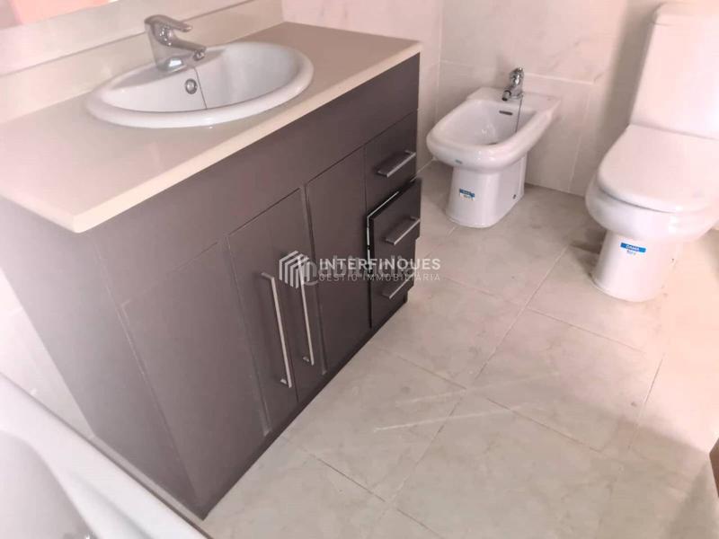 Foto 4bb13a52-206f-429c-a3d5-1d172ba23dea. Flat with heating parking in Centre Badalona