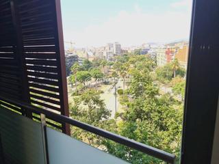 Pis  Marti pujol. Piso y parking en venta en el centro