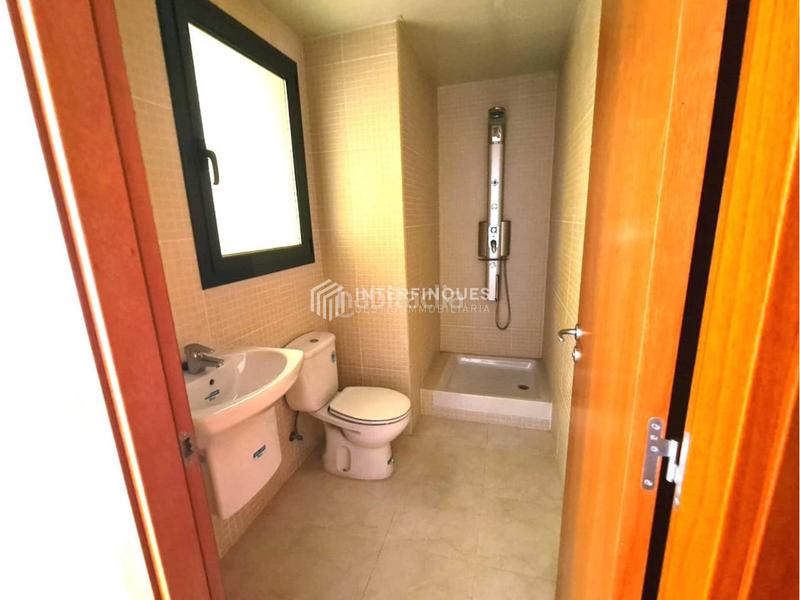 Foto a4bd6be7-1b11-4995-84d9-6331ce763b6b. Flat with heating parking in Centre Badalona