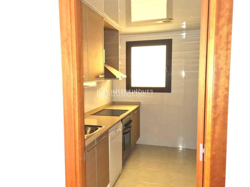 Foto b82597c1-b9f7-44b9-9b6f-aada96cad0d7. Flat with heating parking in Centre Badalona