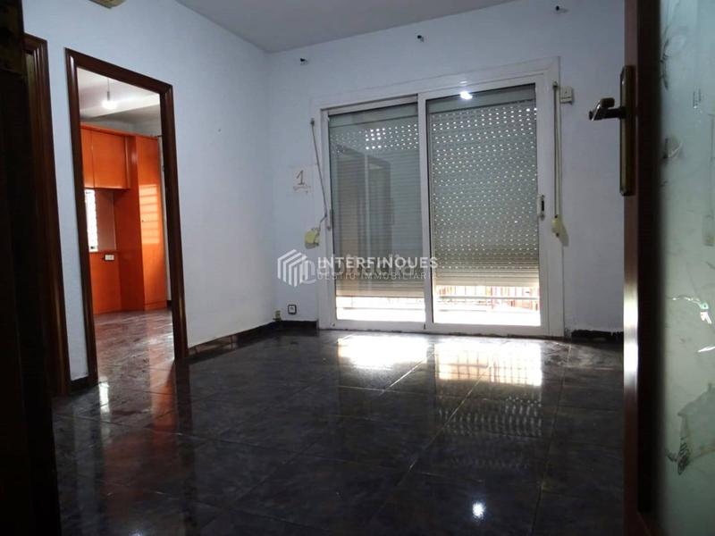 Foto b7f904db-f036-4c53-b89d-42b09a24782e. Etagenwohnung in Sant Crist Badalona