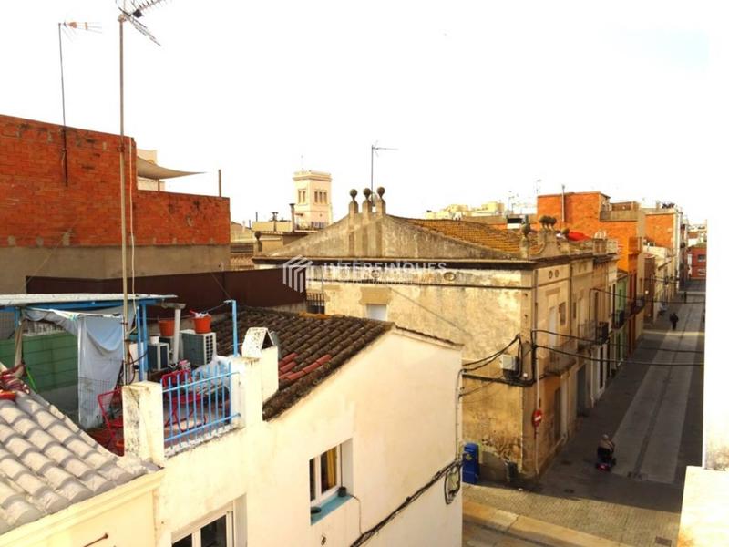 Foto 7309cde1-21c0-487a-b9f2-0f5ea178fd81. Casa a Centre Badalona