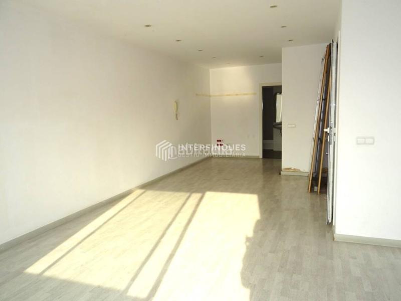 Foto b79e2284-5778-4f92-ba0a-24477f4076f3. Casa a Centre Badalona