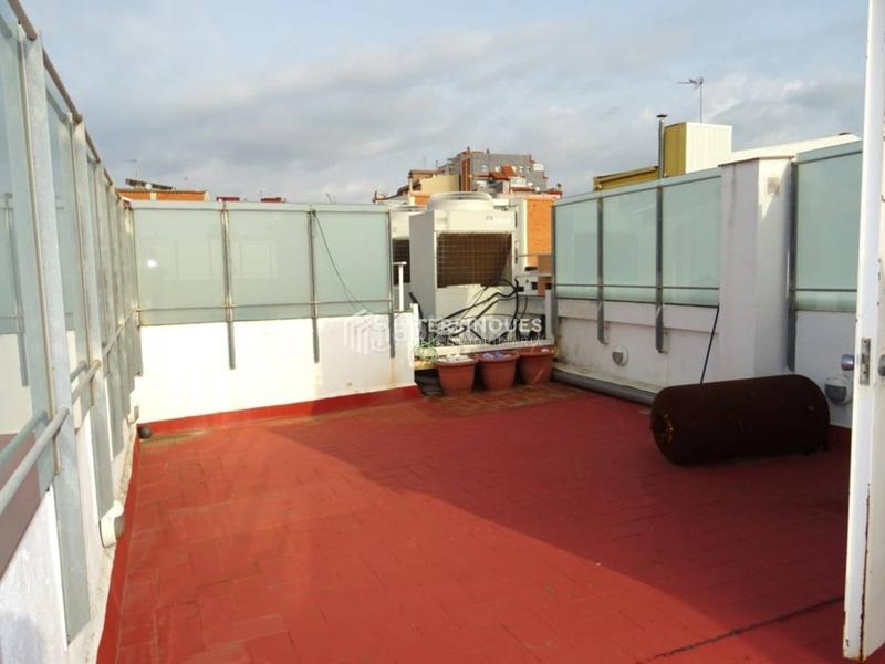 Foto c374036a-9d0e-4e43-bbe4-4dd793a57330. Casa a Centre Badalona