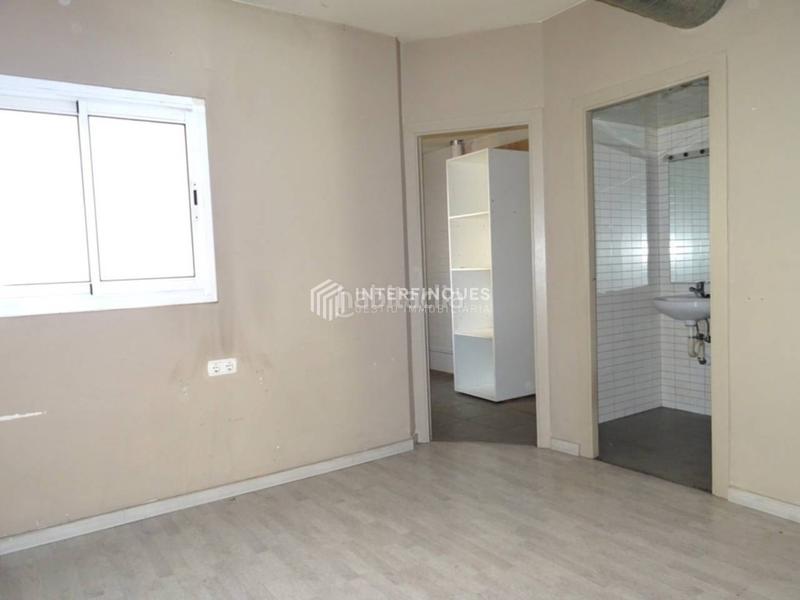 Foto ef822c6e-9b4e-466e-972d-6cbc7d86d3c8. Casa a Centre Badalona