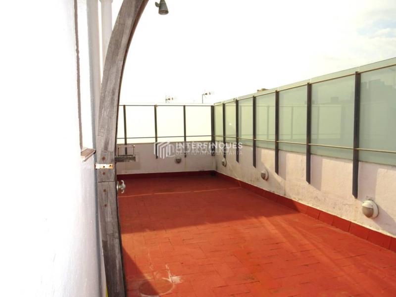 Foto f2cc2e2b-e078-4268-b506-6e38e748eb72. Casa a Centre Badalona