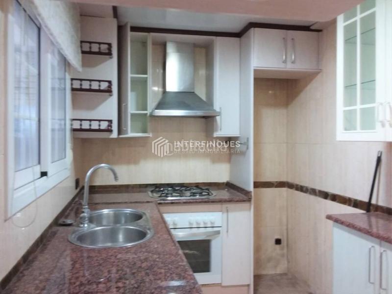 Foto 00eebf81-6ece-4b94-9f96-d2aad427bf6e. Flat with heating in Centre Badalona