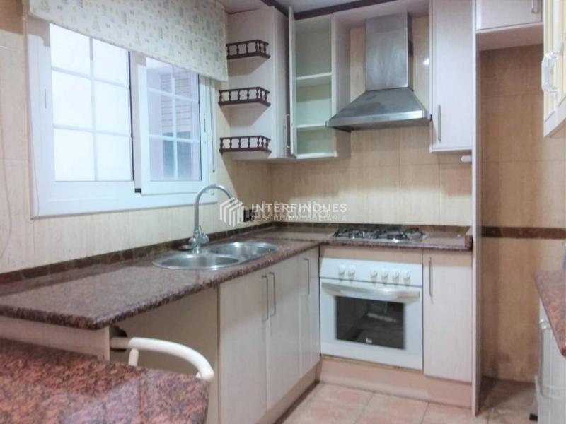 Foto bf64854a-fb7c-4908-9e35-0e3dd948979b. Flat with heating in Centre Badalona