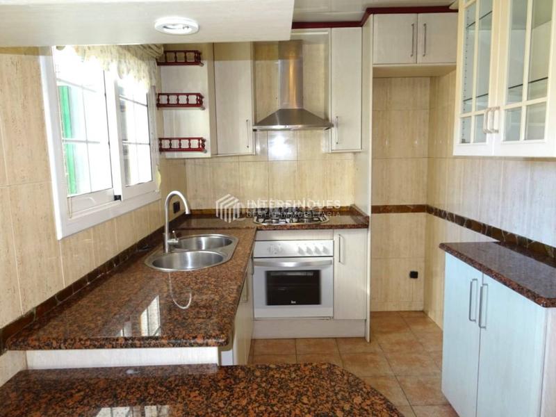 Foto cf3ba3a4-0e50-41ba-96a2-6b56837eb327. Flat with heating in Centre Badalona