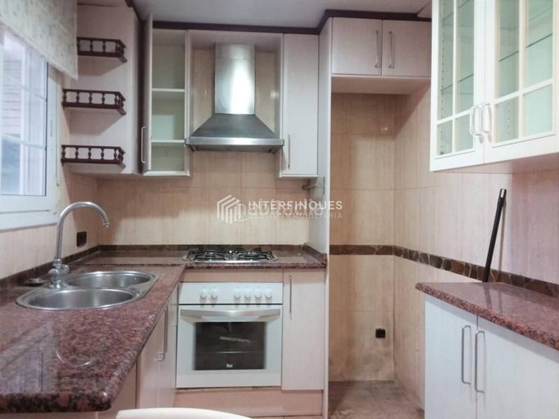 Foto e654b89e-3a73-41a1-ba88-77837d544d00. Flat with heating in Centre Badalona