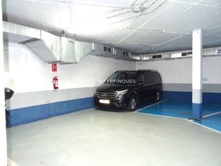 Aparcament cotxe  Calle pomar de baix. Plaza de aparcamiento en venta para coche grande