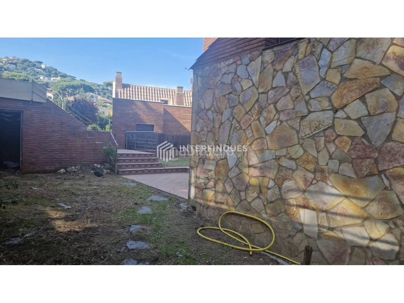 Foto 223c83b8-dde5-4ae3-829e-b94e619491b3. Casa amb calefacció aparcament piscina a Premià de Dalt