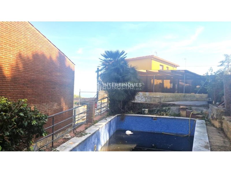 Foto 2a871bff-0e50-4546-b110-f90f6d63147e. Casa amb calefacció aparcament piscina a Premià de Dalt