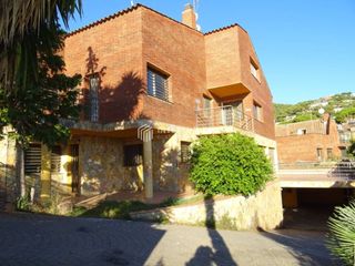 Haus  Ronda pirineu. Casa en venta en premià de dalt