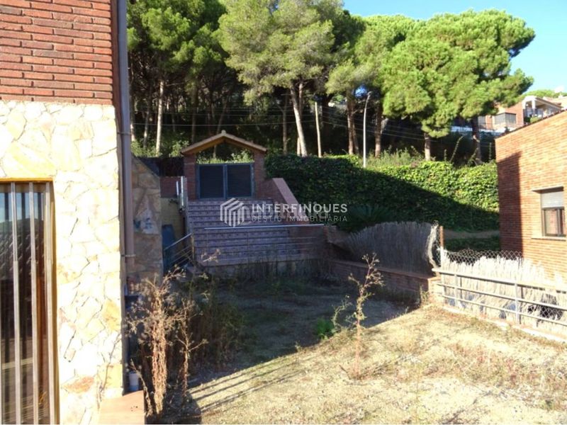 Foto 8a7ec773-02aa-427c-9201-353ac277237c. Casa amb calefacció aparcament piscina a Premià de Dalt