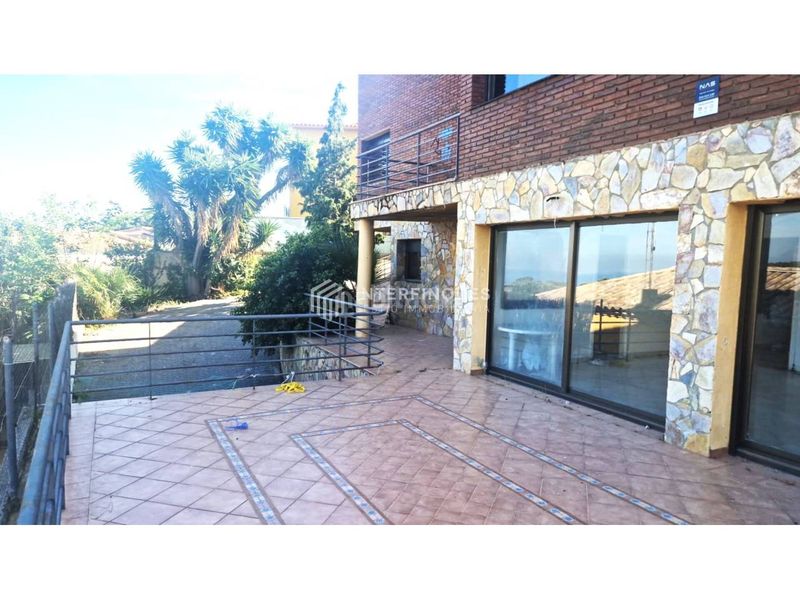 Foto 9516c1df-3006-4b6d-8d56-4d52f021d5ed. Casa amb calefacció aparcament piscina a Premià de Dalt