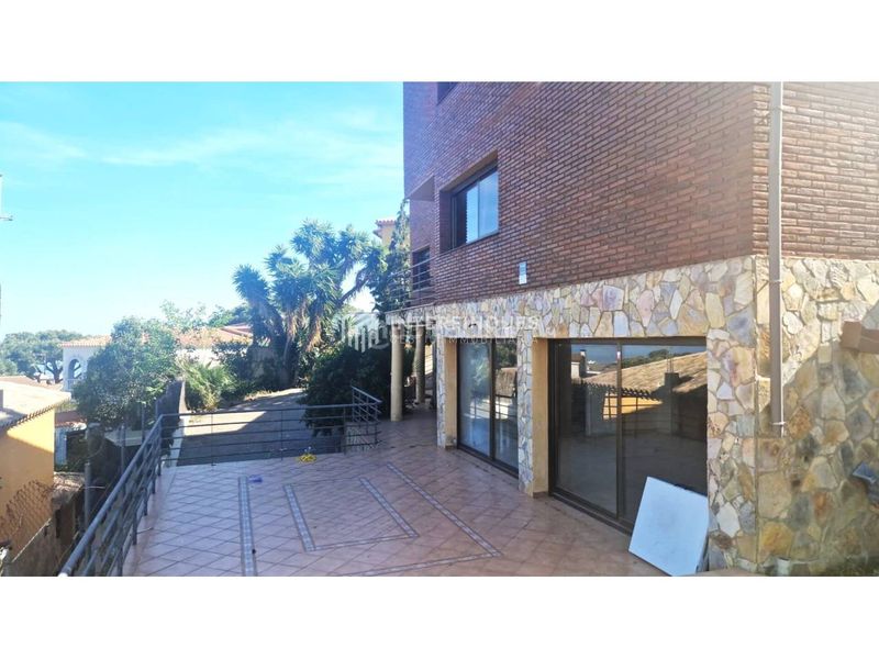 Foto bbec9013-9b91-4ab0-931e-3ecf7ac72885. Casa amb calefacció aparcament piscina a Premià de Dalt