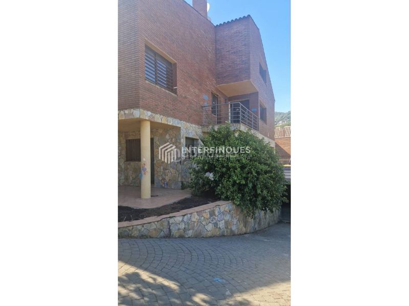 Foto d424d31f-738c-48e6-9064-6fe3833a031d. Casa amb calefacció aparcament piscina a Premià de Dalt