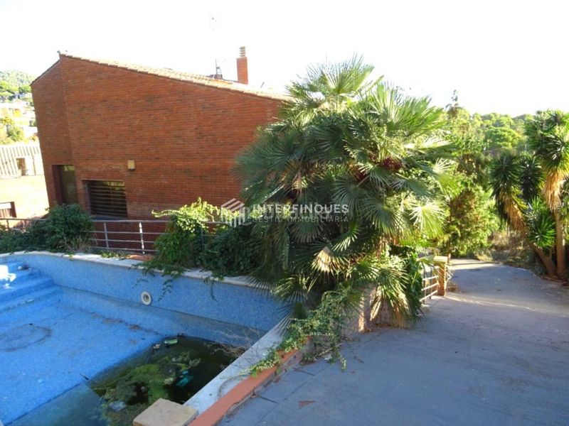 Foto e8e1b5ea-77bb-4d3d-bdc6-9a32753584a1. Casa amb calefacció aparcament piscina a Premià de Dalt