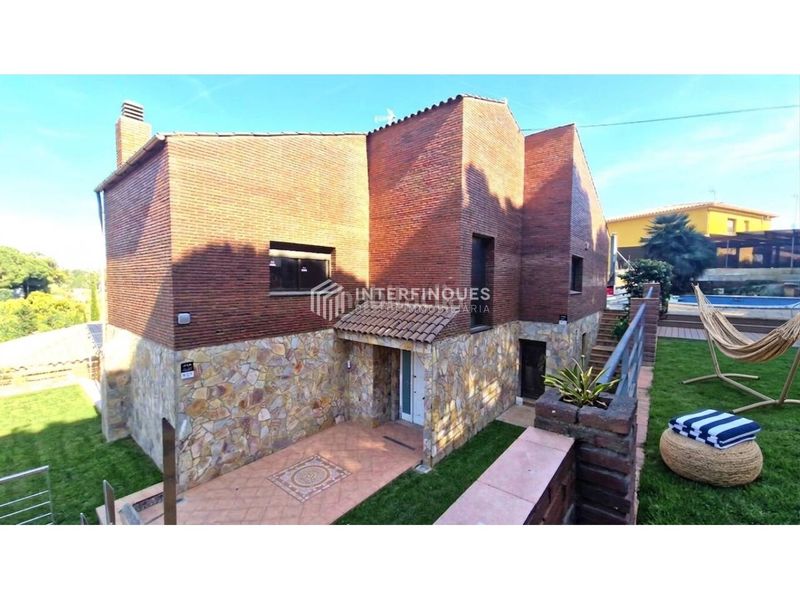 Foto ec639395-223b-419f-b5df-96cee92ccfcf. Casa  en venta en Premià de Dalt