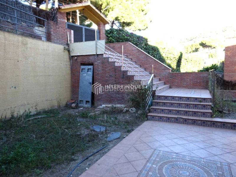 Foto f3eff532-4c3c-4604-8045-49385ff0afcb. Casa  en venta en Premià de Dalt