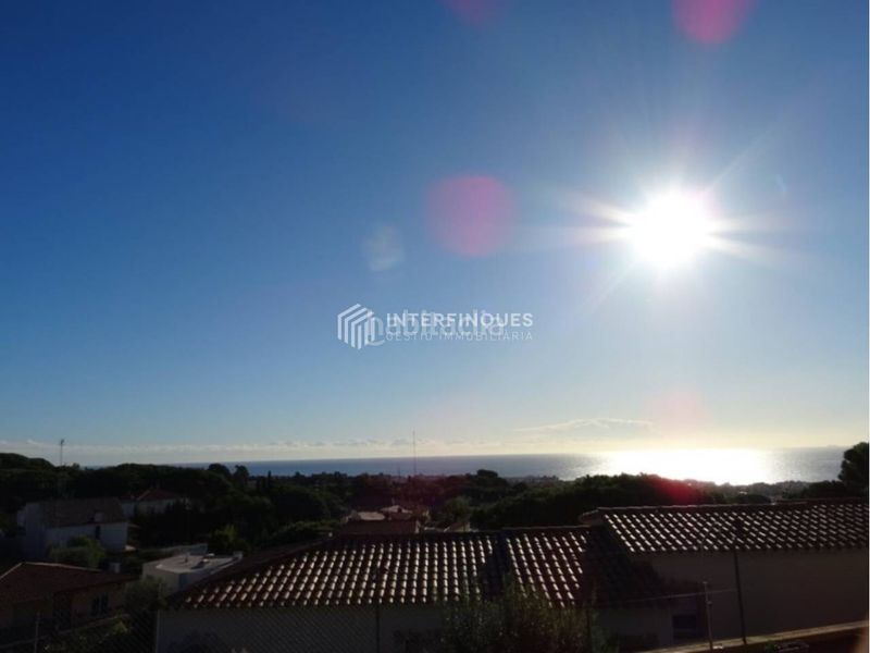 Foto fa0ec320-c784-40b8-8b3a-1ec5a39cee2d. Casa amb calefacció aparcament piscina a Premià de Dalt