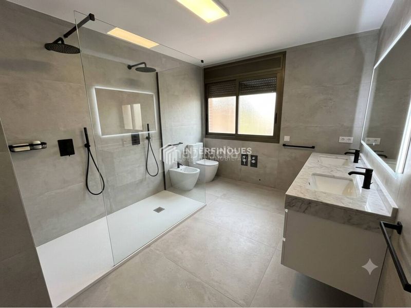 Foto fb2cc3fb-d7b9-40f4-957e-a51737e6a83f. Casa  en venta en Premià de Dalt