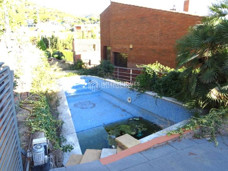 Foto fdecbe9d-a121-442f-8394-6f3623ce0ff2. Casa amb calefacció aparcament piscina a Premià de Dalt