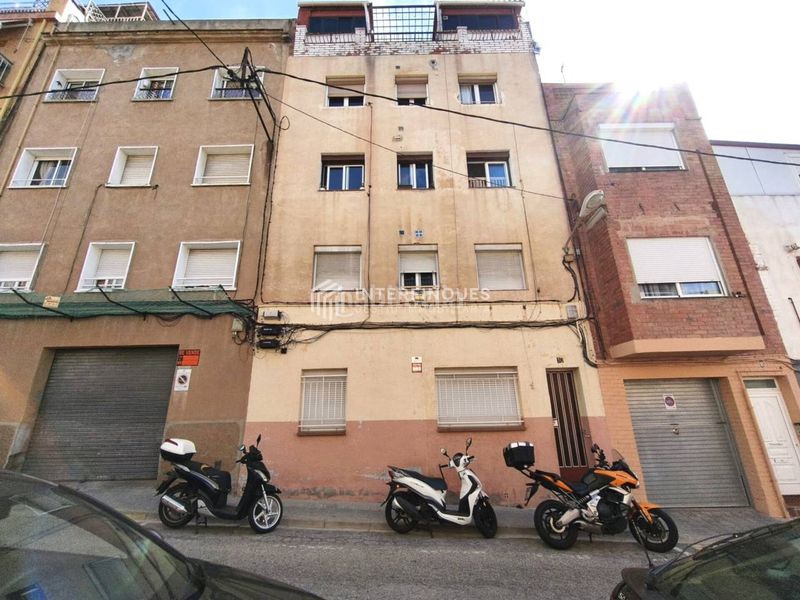 Foto ec11505e-1c74-4528-8b06-7d85d422f0c3. Pis a Sant Crist Badalona