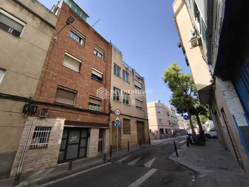 Foto f6cc2464-3d95-4b77-b342-8ce95d4aa870. Dachwohnung in Llatí Santa Coloma de Gramenet