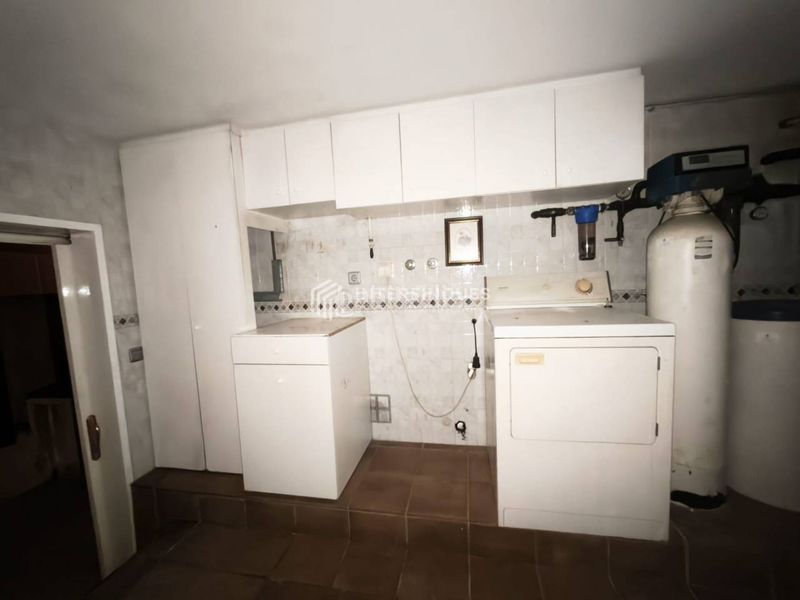 Foto 0050acfb-c716-4187-b0ac-f0f3847b20bc. Casa amb calefacció aparcament piscina a Bufalà Badalona