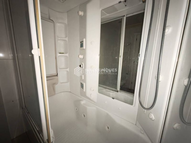 Foto 09ff9199-dd48-4d6a-b353-4c80a609a59f. Casa amb calefacció aparcament piscina a Bufalà Badalona