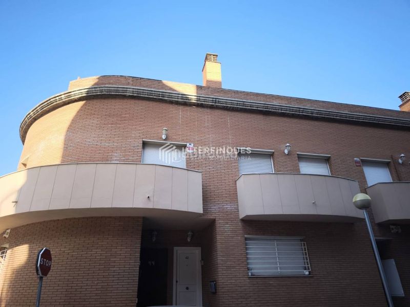 Foto 5fcb70bc-aa86-409c-aefc-9b0a32a32992. Casa amb calefacció aparcament piscina a Bufalà Badalona