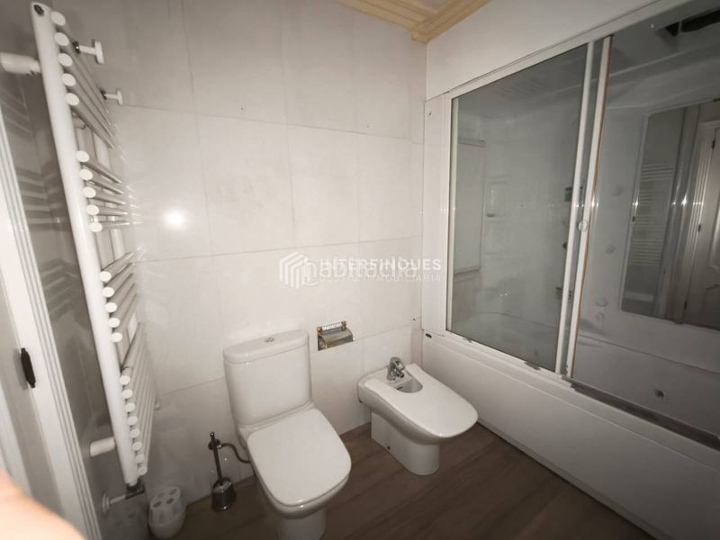 Foto 944d0533-ef02-4003-9e01-6231889f7883. Casa amb calefacció aparcament piscina a Bufalà Badalona