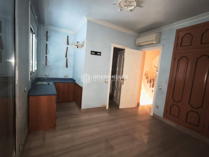 Foto a1b3a700-c13b-496b-816e-761987fc0d67. Casa amb calefacció aparcament piscina a Bufalà Badalona