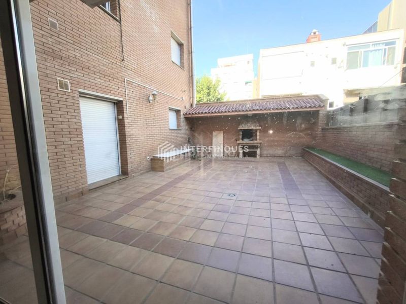 Foto aa69a1d7-b1bf-4f5b-a775-3e86d563b029. Casa amb calefacció aparcament piscina a Bufalà Badalona