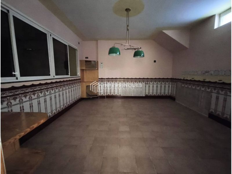 Foto ccc9b471-5e9b-4af3-8769-33183899d1a7. Casa amb calefacció aparcament piscina a Bufalà Badalona
