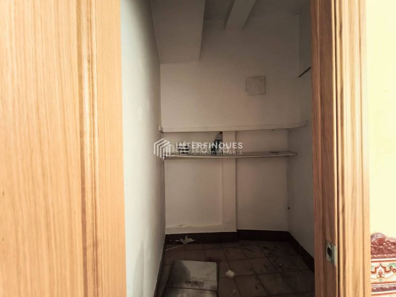 Foto d1209d1a-0edf-4cbb-917b-9d4ffc174576. Casa amb calefacció aparcament piscina a Bufalà Badalona